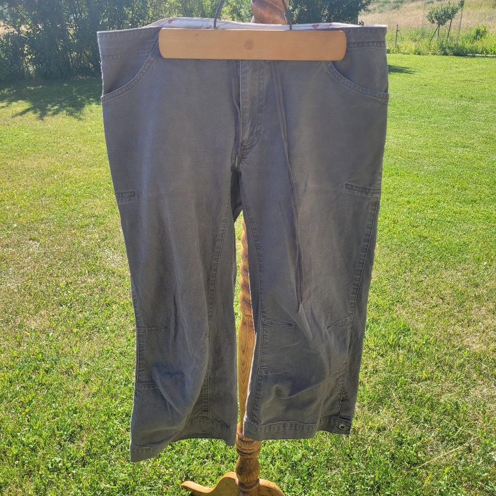 Patagonia Capris, Women's, Size 10, Olive